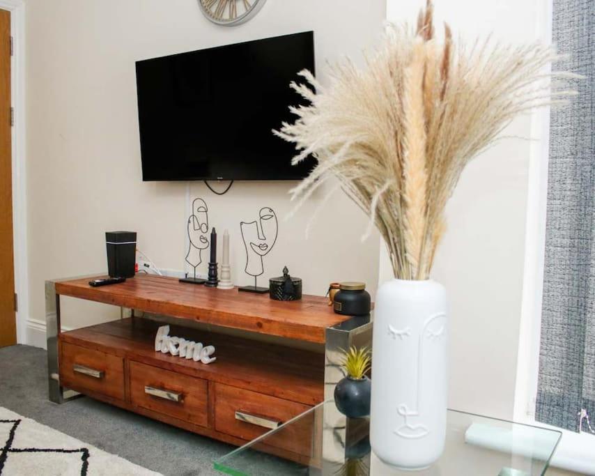 No25-Luxe Living Guest House- 2 Bed-Wifi-Free Parking-City- Beach Swansea Extérieur photo