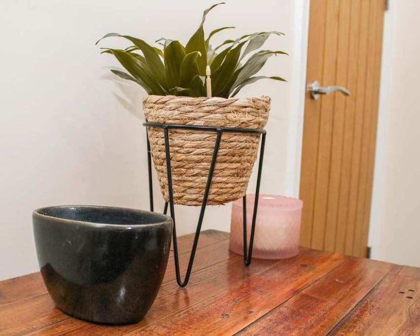 No25-Luxe Living Guest House- 2 Bed-Wifi-Free Parking-City- Beach Swansea Extérieur photo